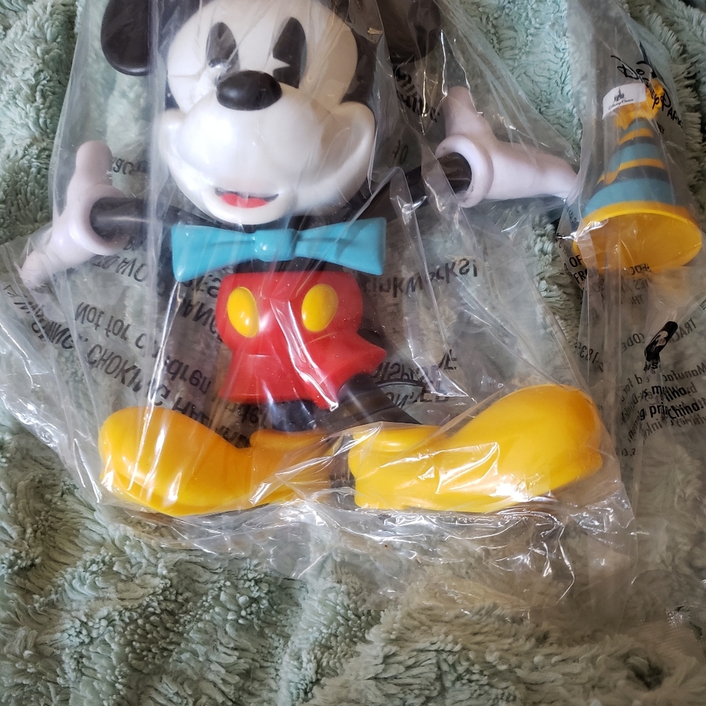 New Disney Mickey Mouse 90th birthday sipper cup